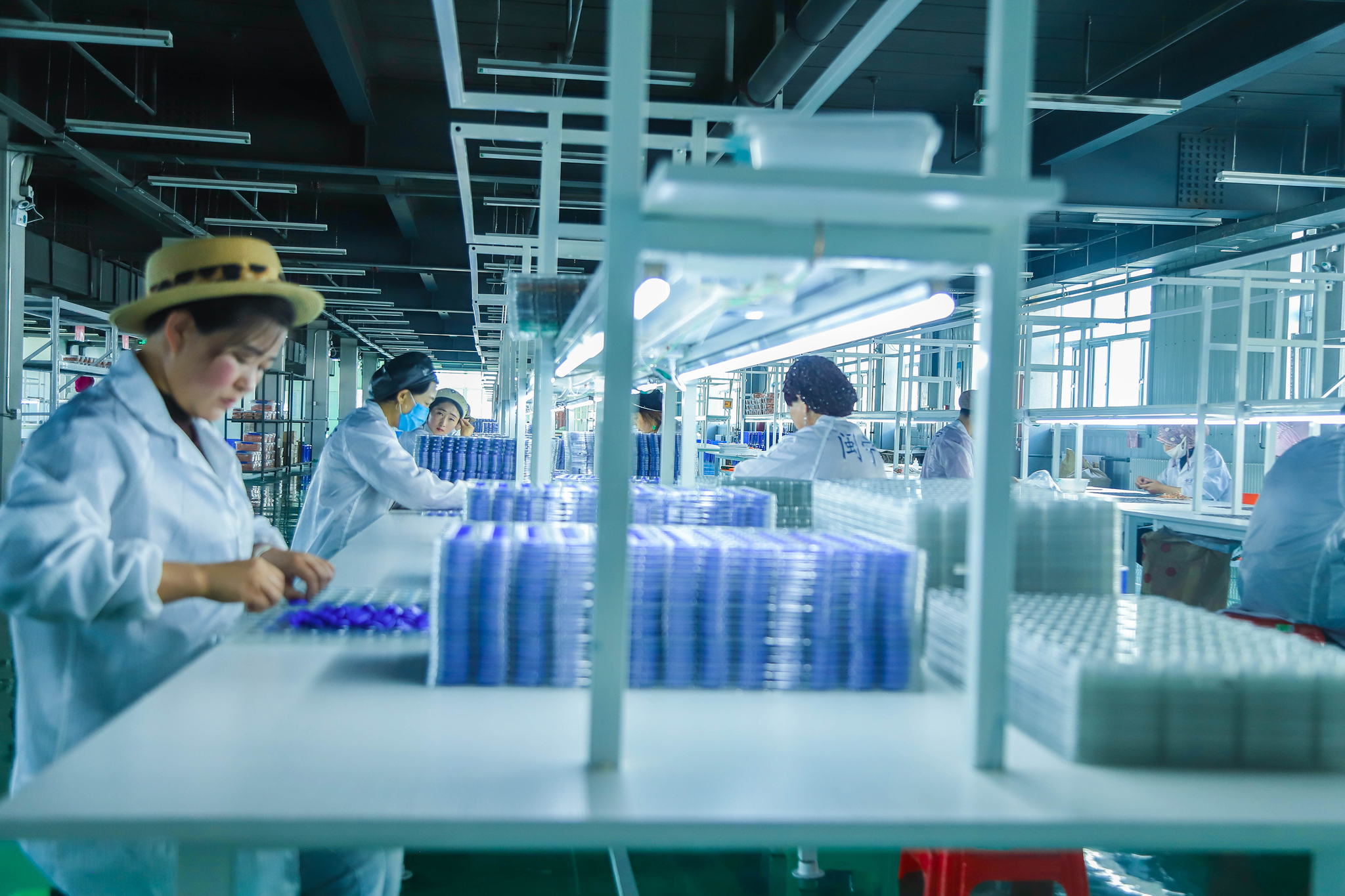 S36沙龙会集团宁夏工厂获得一项用于智能卡加工的超声波焊接装置专利