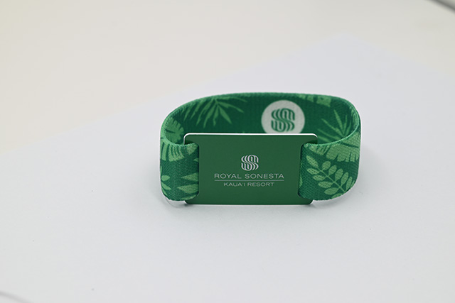 和接触式IC卡相比，，，，，，，，非接触式卡有什么样的优点？？？？？？？？