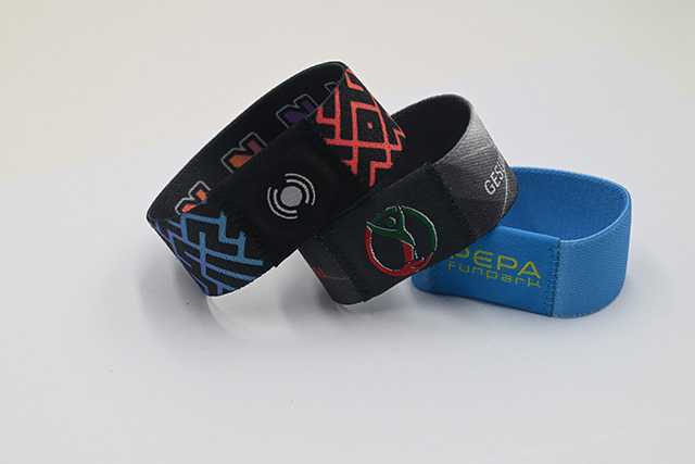 镭射卡的制作，，，，，，，镭射卡的优点