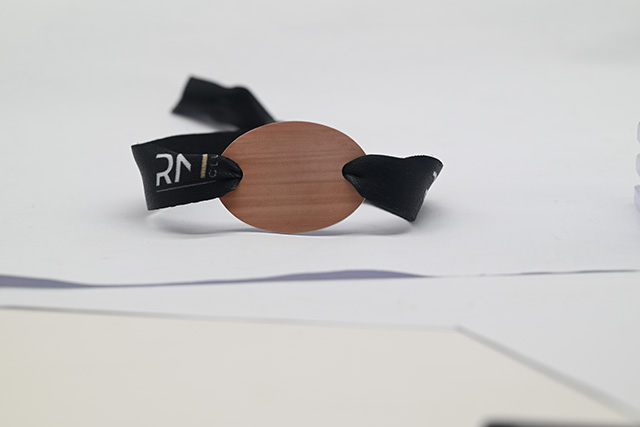 由于智能卡存储能力强，，，，可以存储电子现金等网络钱币